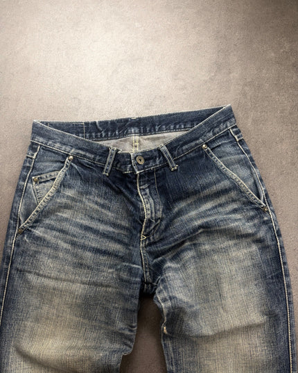 ABAHOUSE denim close-up of front waist, slanted pockets, rivets and honeycomb creasing