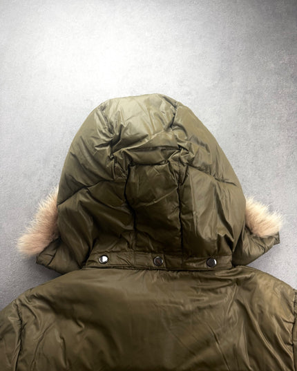 BEAR puffer jacket detachable hood from behind with three metal snap buttons