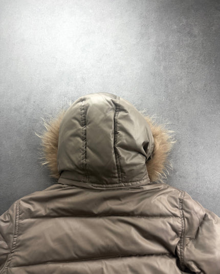 DES FILLES puffer jacket hood and upper back seen from behind