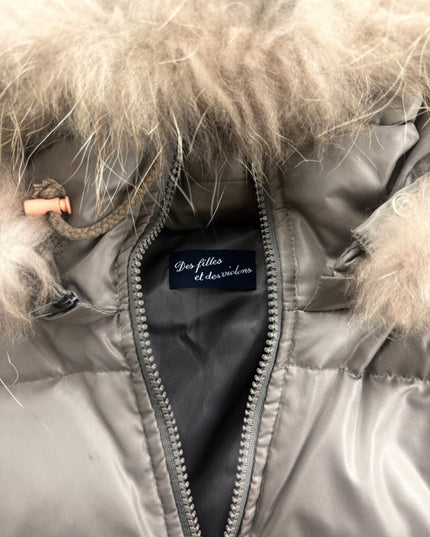 DES FILLES puffer jacket additional detail photo showing pocket or hem