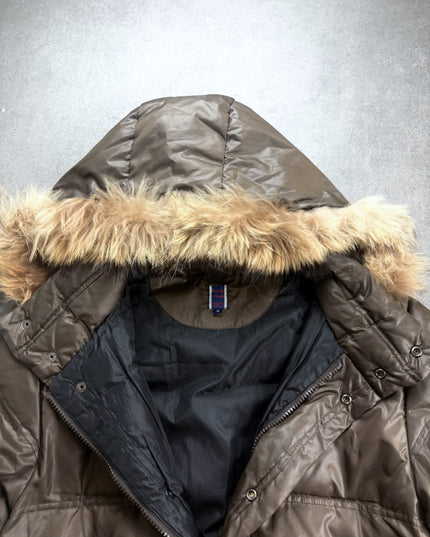 Kearney puffer jacket close-up of fur trimmed hood, black lining and collar label