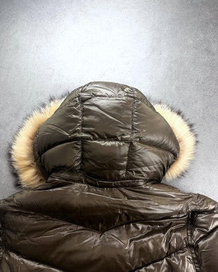 UJ puffer jacket hood back close-up with quilted panels and fur trim